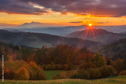 Fototapeta Naklejka Na Ścianę i Meble -  Beskid Sądecki - Wierchomla Mała - Zachód Słońca