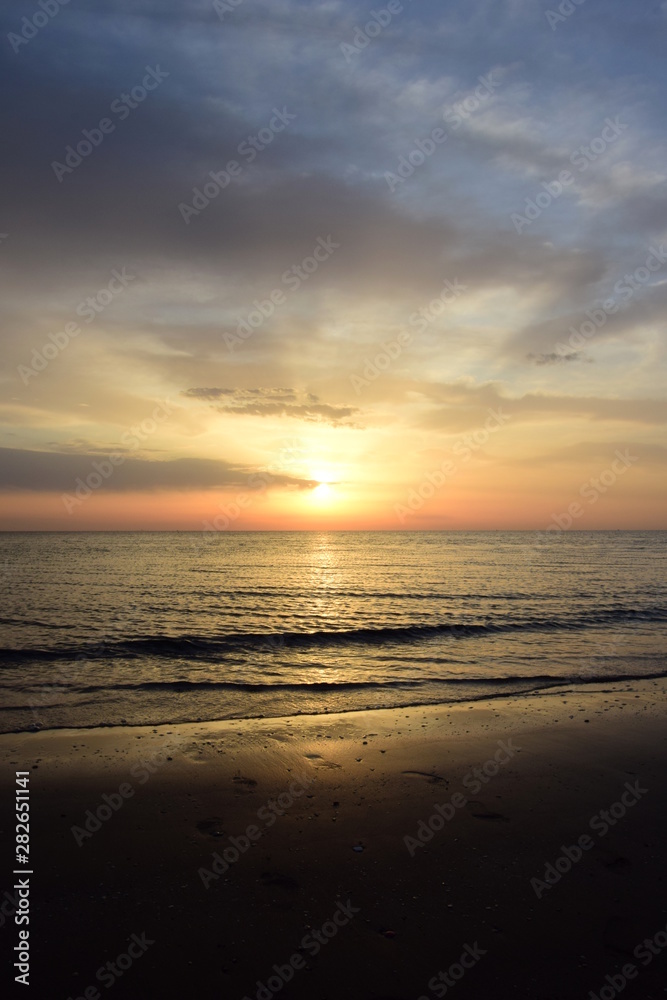 Sonnenaufgang am Meer