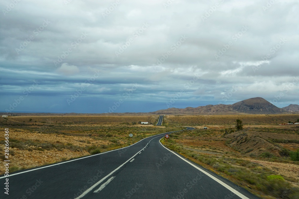 Fototapeta premium Straße im Inland | Wüste | Fuerteventura