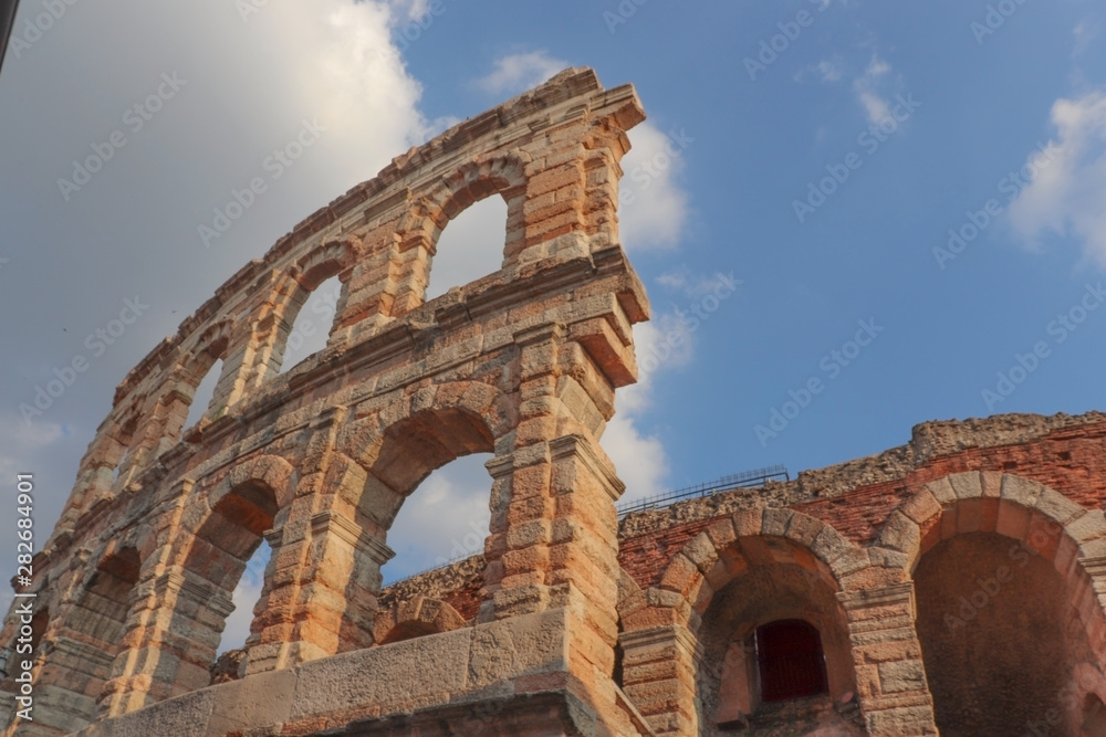 Obraz premium Italie - Vénétie- Arènes de Vérone - Mur en ruine