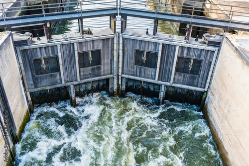 Konstfotografi Canal with lock gate