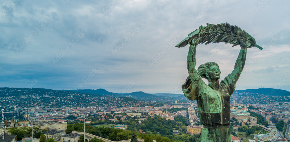 Fototapeta premium Budapest statue of freedom