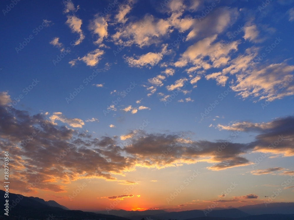 Fototapeta premium beautiful golden sunset sky landscape