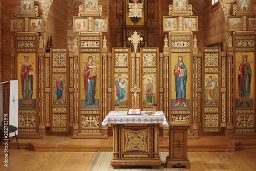 Quadro su tela beautiful wooden iconostasis in church