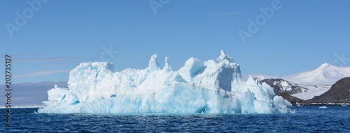 glacier bleu en péninsule antarctique