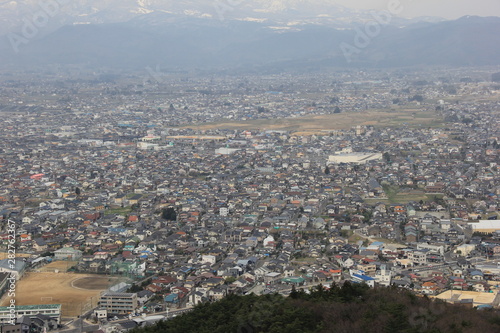 信夫山から見下ろす福島市内の住宅地(福島県)