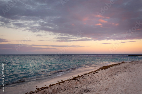 Atardecer en una playa mexicana