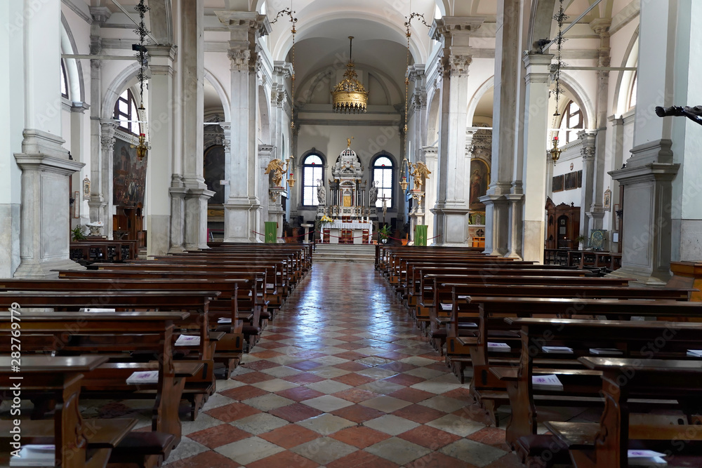 Mittelschiff mit Altarbereich, Kirche San Martino Vescovo, 16. Jahrhundert, Burano, Venedig, Venetien, Italien, Europa