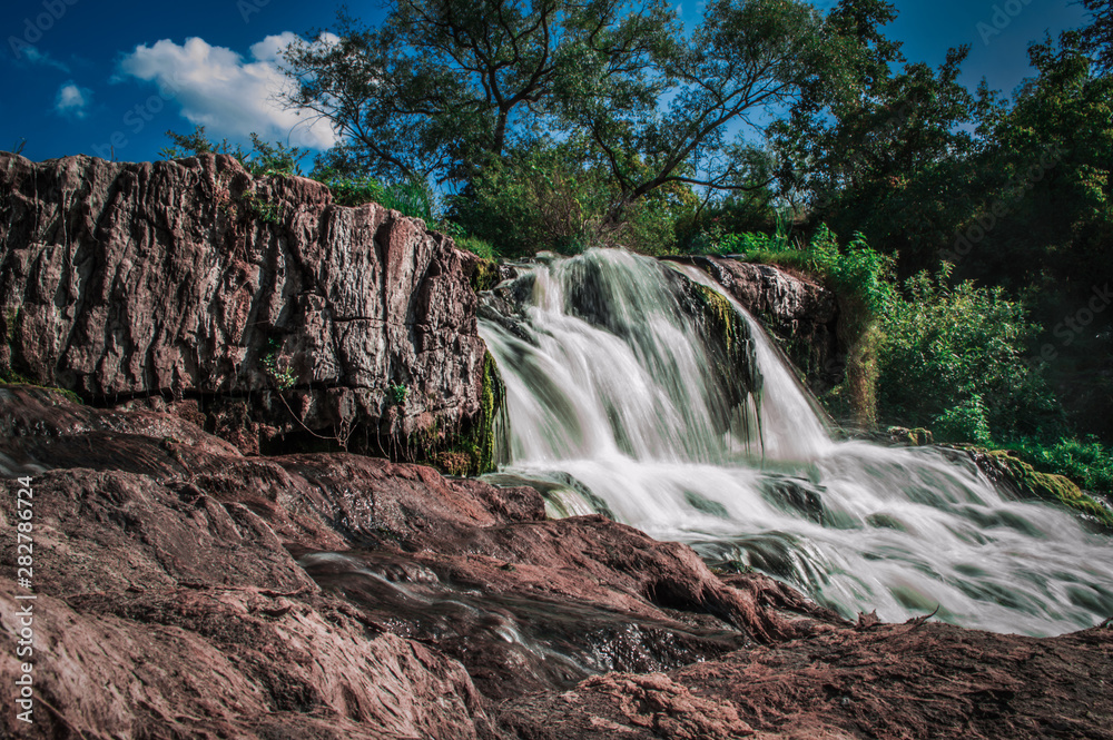 Obraz premium Small waterfall from the cliff