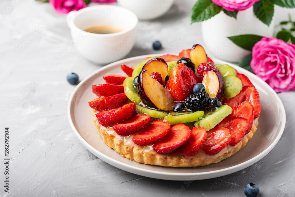 Tart with strawberries, kiwi, plums and cream Tart with strawberries, kiwi, plums and cream