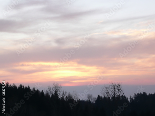 Sonnenuntergang – mystisch und bedrohlich. © scherbi