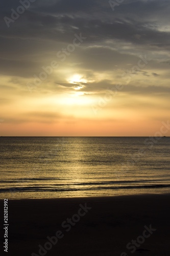 Sonnenaufgang über dem Meer nach einer Gewitternacht © Zeitgugga6897