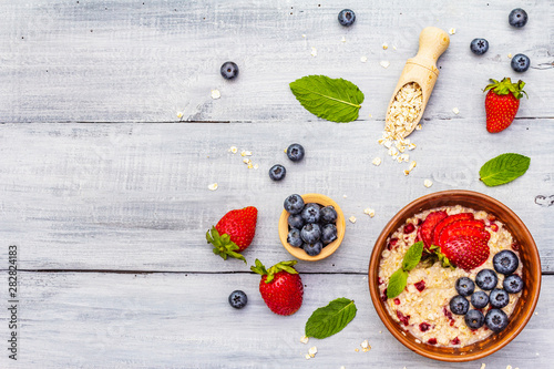 Oatmeal with fresh berries and mint