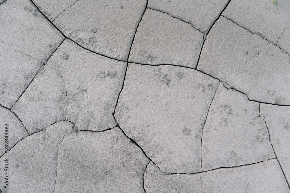 Obraz premium Grey cracked earth ground from drought disaster cause from weather change. The global warming and greenhouse effect cause of agricultural production is reduced.