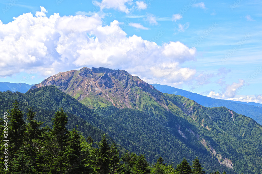 【日本の山岳風景】西穂高口駅展望台から見る焼岳
