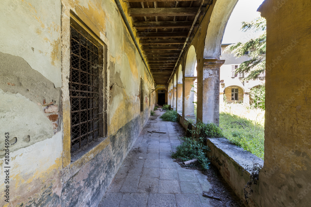 Urban exploration in an abandoned monastery