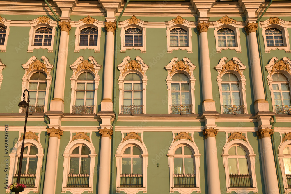 Façade baroque à Saint-Pétersbourg, Russie