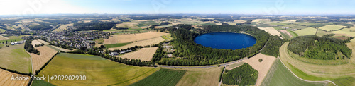 Gillenfeld und Pulvermaar, Luftbild-Panorama