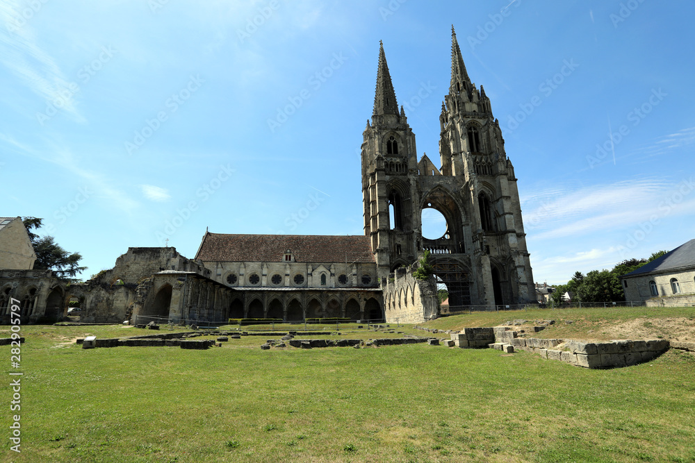 Fototapeta premium The ruins of the Abbey of St. Jean des Vignes in Soissons, France.