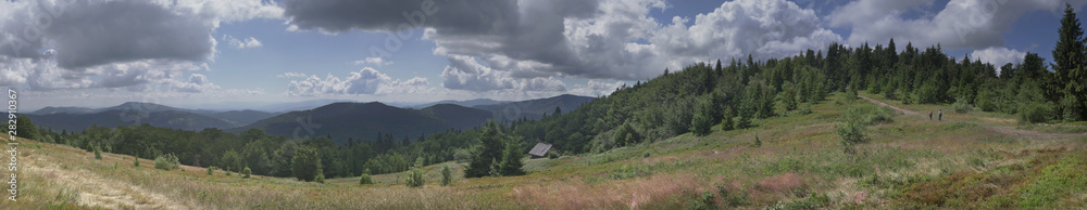 Panorama z Kutrzycy Jasień - Polana Skalne -  Beskid Wyspowy - Widok na Gorce