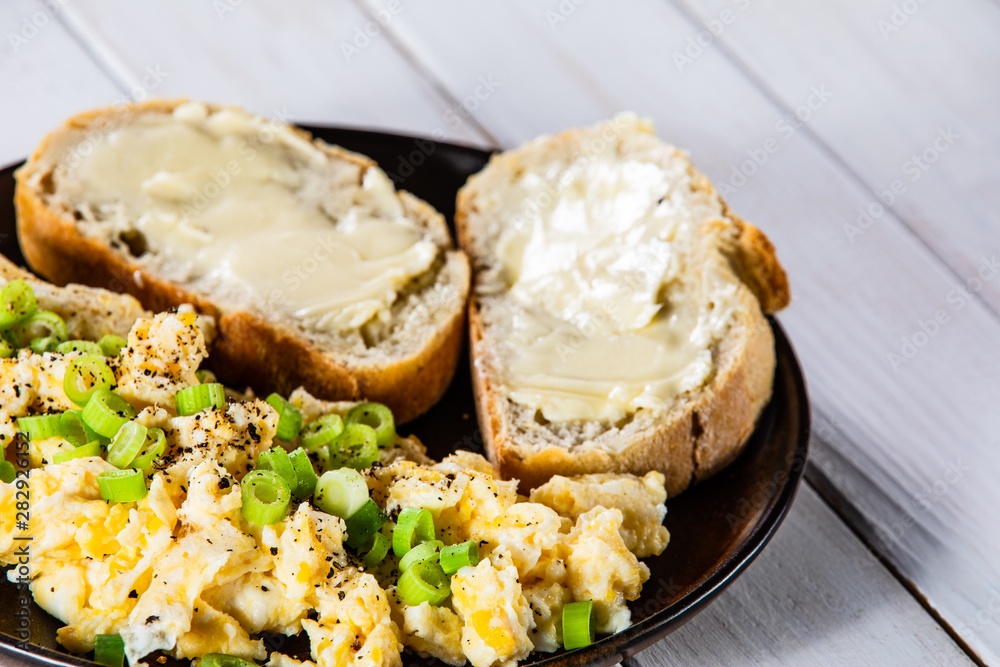 Scrambled eggs with sandwiches