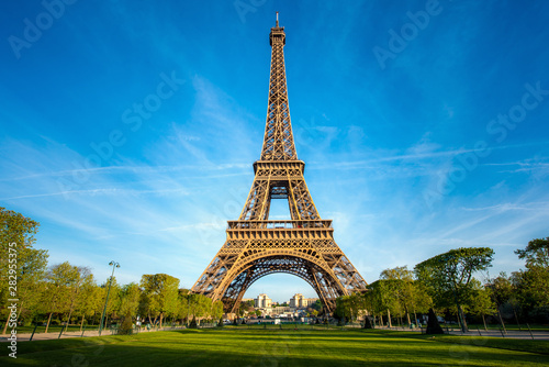 Landscape panoramic view on the Eiffel tower and park during the sunny day in Paris, France. Travel and Vacation concept.. © ake1150