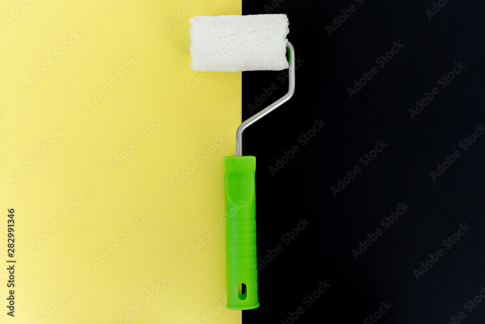 Obraz premium Painting roller on colorful background. Preparation for repair