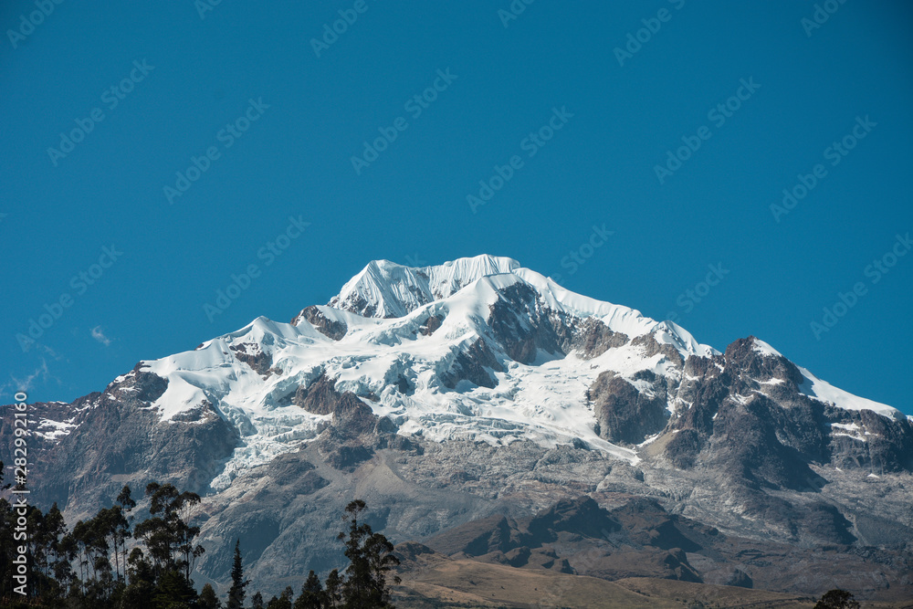 Montaña Nevada de Sorata