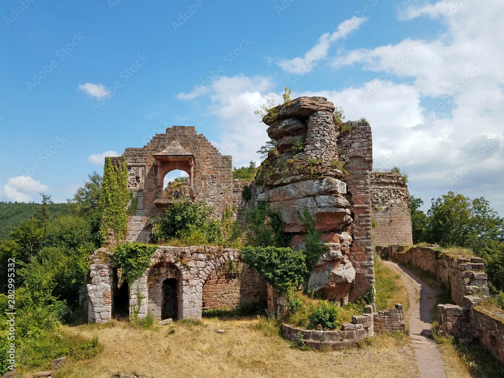 Burg Neuscharfeneck in der Pfalz bei Gleisweiler