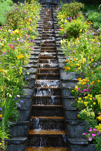 Italienische Blumen-Wassertreppe auf der Insel Mainau photo
