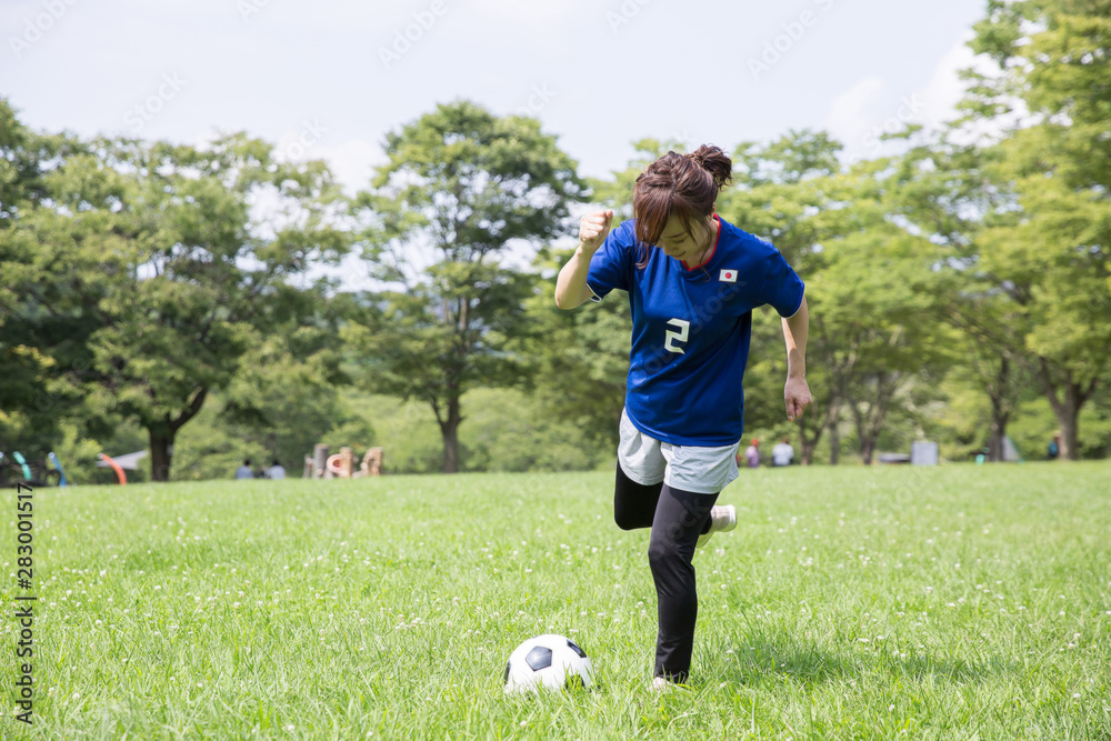 サッカーファンの女性 サッカーファンの女性