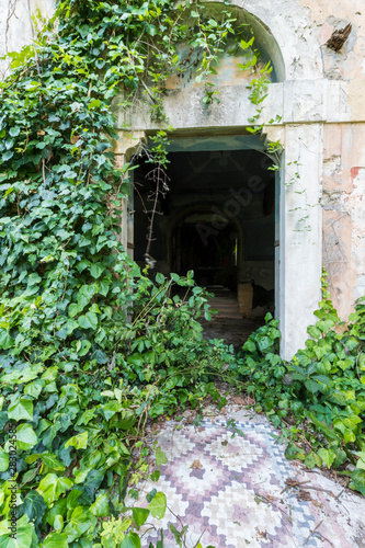Fototapeta Naklejka Na Ścianę i Meble -  Urban exploration in an abandoned convent