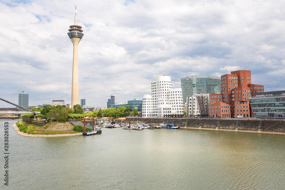 Obraz premium Gehry-Bauten in Düsseldorf - Deutschland