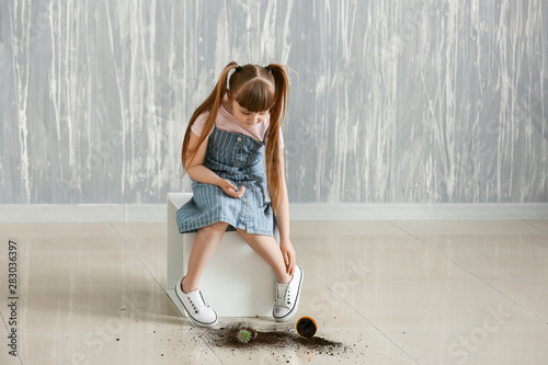 Little girl with autistic d...