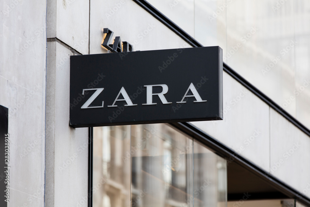 LONDON, UK - JULY 31th 2018: Zara clothing store shop front on Oxford  Street in central London. Stock Photo | Adobe Stock