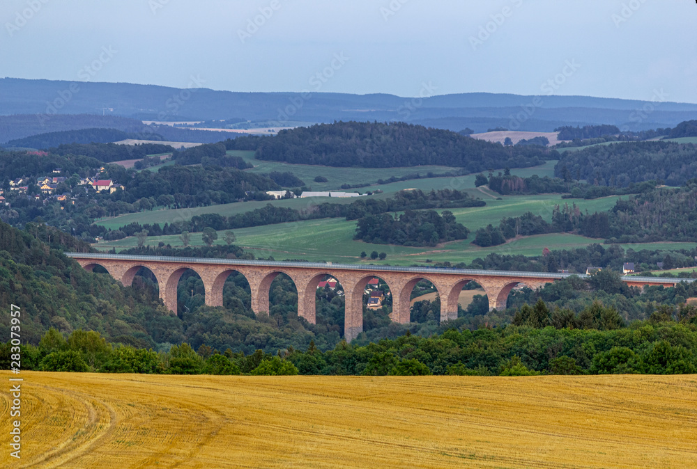 Blick zur Autobahnbrücke Pirk