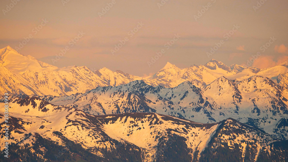 Fototapeta premium Schattenspiel in den Alpen