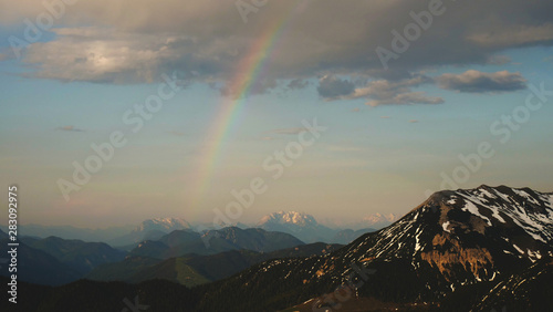 Regenbogen in den Alpen