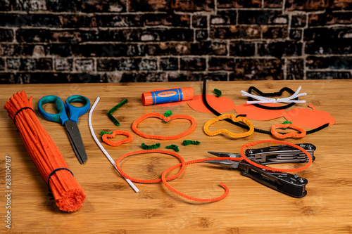 Fun Halloween Crafts.  Pumpkins, Black Cats and Jack-o-Lanterns made from pipe cleaners.  Attached to pencils.  Family and kids crafts for fun together.