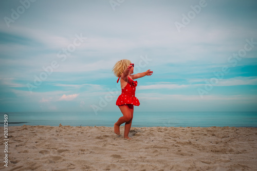 cute little girl dance, chi...
