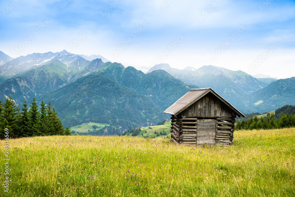 Obraz premium Little Shed In Mountains