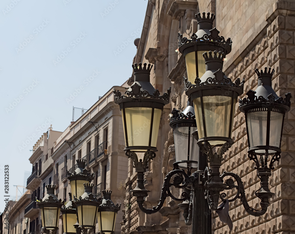 Detalles de la tipica y hermos arquitectura del barrio gótico de Barcelona. City Tour. Conociendo europa