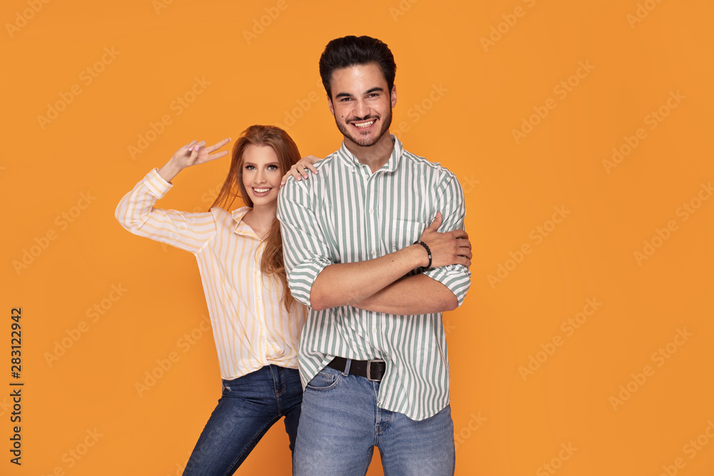 Obraz premium Beautiful couple smiling, posing together.