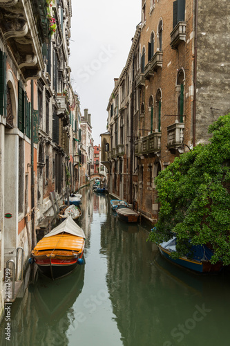 Canal with boats in venice © Björn Kristersson