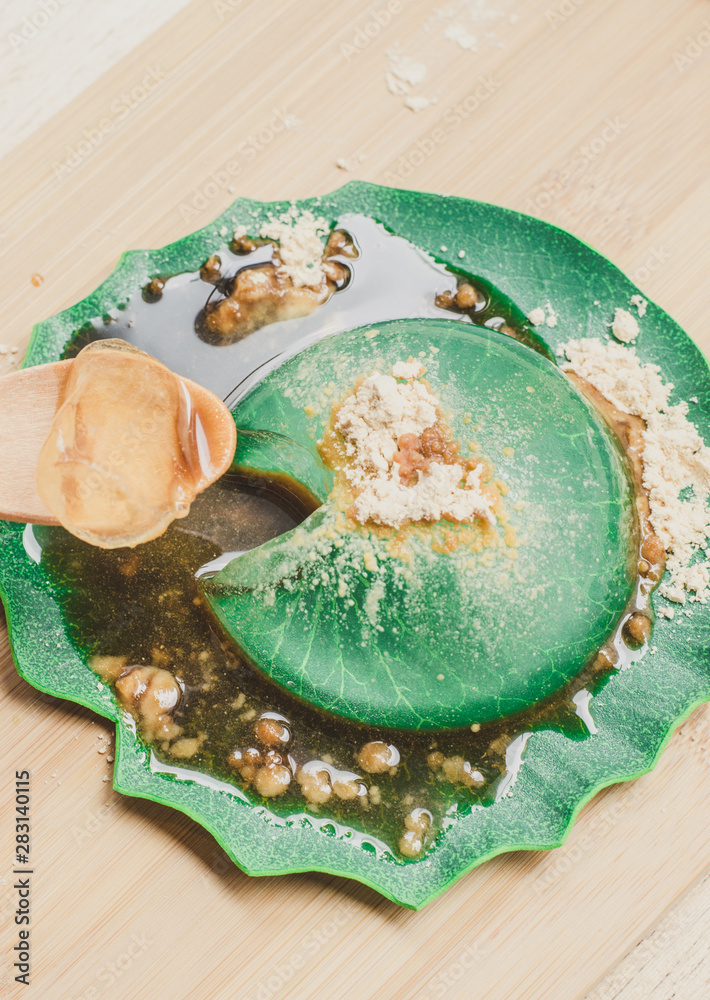 Water cake (the water drop dessert mochi "mizu shingen mochi" or
