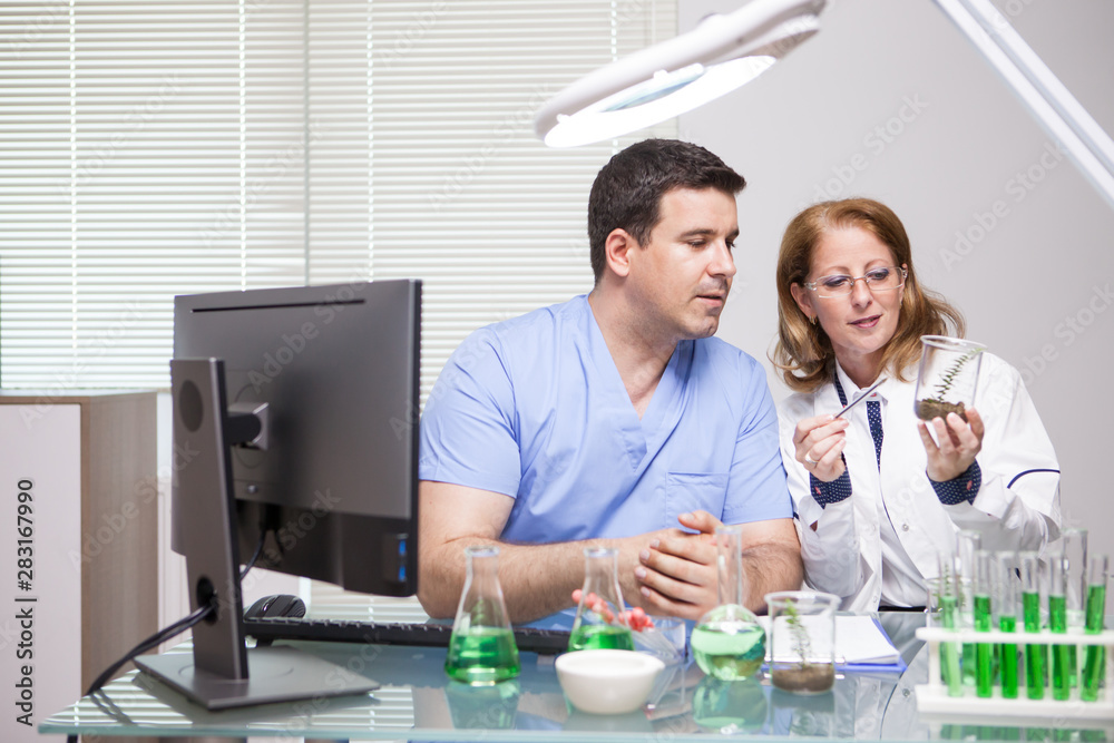 Fototapeta premium Young assistant paying attention to leading scientist