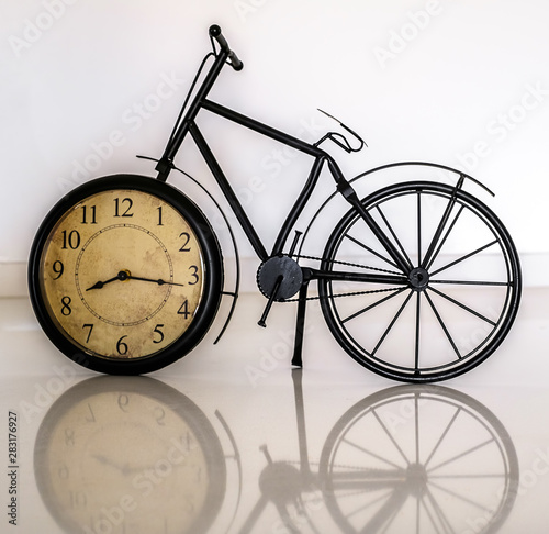 Bicycle clock decoration