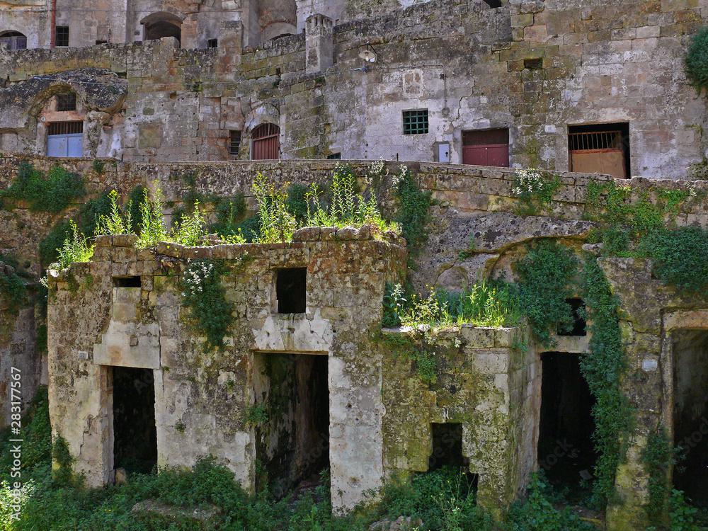 Häuserruinen n der Altstadt von Matera, Basilicata/ Italien