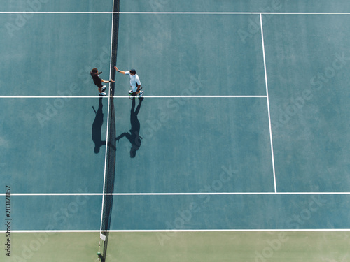 Canvas Print Tennis players shaking hands over the net