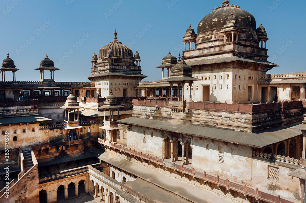 Massive towers of the 17th century Citadel of Jahangir, Orchha in India. Example of mix of Indian and Mughal style in architecture